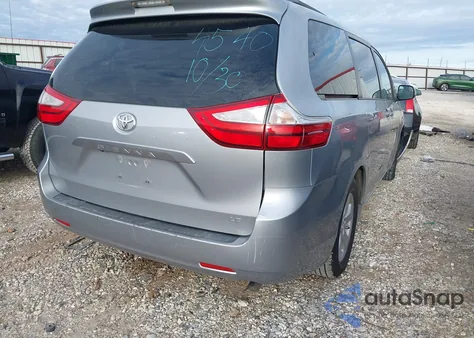 2015 Toyota Sienna Le 8 Passenger z USA, uszkodzony, nr VIN 5TDKK3DC3FS584540